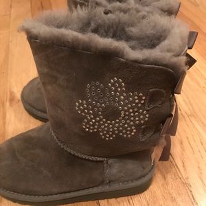 Bailey uggs. Euc size 12 grey